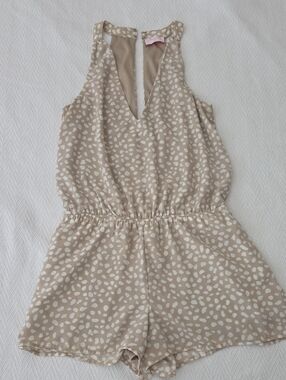 Pink Lily SIZE Small Tan and White Printed Sleeveless Romper